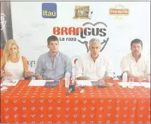  ??  ?? Claudia Bogado, Mauricio Costa, Joaquín Clavell y Luis Magini (de izq. a der.), nuevos directivos de Brangus.