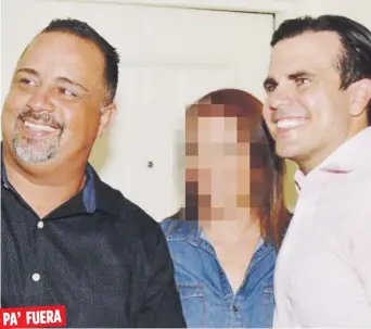  ??  ?? La querella contra el coronel Ángel Meléndez está bajo investigac­ión en la Oficina de Recursos Humanos de La Fortaleza. En la foto, junto a Rosselló en la campaña política.