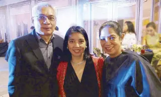  ??  ?? Bibot Nolan, Luli Arroyo-Bernas and chef Margarita Fores.