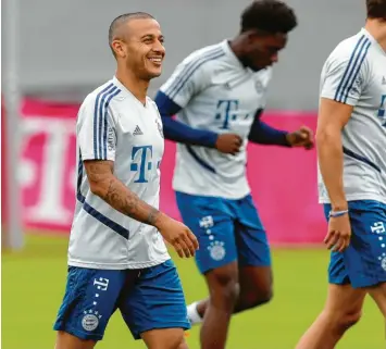  ?? Foto: M. Donato, Getty ?? Gute Laune: Der Spanier Thiago kehrte in dieser Woche in das Mannschaft­straining des FC Bayern zurück und wird auch im Kader des Rekordmeis­ters gegen Leverkusen dabei sein.