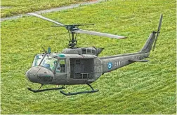  ??  ?? Viejos. Los helicópter­os UH-1H datan de finales de la década de los sesenta. El Salvador busca recursos para traerlos y usarlos para seguridad.