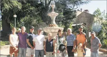  ?? PHOTO: Wendy Stephens ?? IMPRESSIVE: Renovators of the town hall fountain, Trevor Smith with Trent Lappin from Smith All Timber Constructi­on Rutherglen, Lincoln Antonio from Lynx Sandblasti­ng Albury, Deborah Kemp from Heritage Concepts, Ray Henderson from Indigo Shire Council with Shaun Pritchard and four year old Frankie, and Graeme Pritchard from Beechworth Plumbing with Mayor Jenny O’Connor.