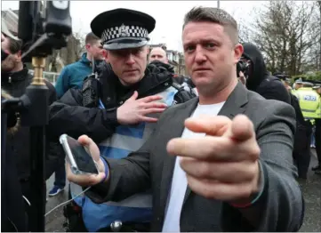  ?? FOTO: RITZAU SCANPIX ?? Tommy Robinson i en demonstrat­ion mod islamisme. Forleden blev han arresteret for en lignende demonstrat­ion i Leeds.