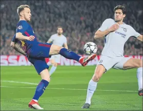  ?? FOTO: AP ?? Rakitic también fue titular en el partido ante el Chelsea en el Camp Nou