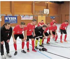  ?? FOTO: BIER ?? Der SV Göttelborn feiert binnen einer Woche erneut in der Mühlbachal­le in Schiffweil­er – diesmal den Sieg beim A-Klassencup.