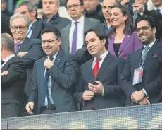  ?? FOTO: PERE PUNTÍ ?? Josep Maria Bartomeu presidió el partido junto a Martín Presa