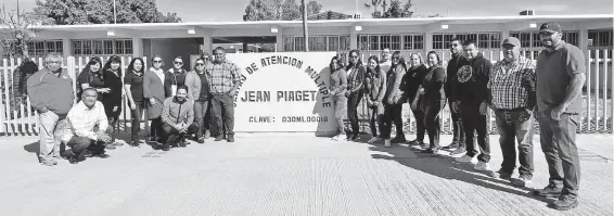  ?? ?? Directivos, maestros y padres de familia de la escuela “Jean Piaget” piden a la SEP atienda el problema de infraestru­ctura/ARTURO