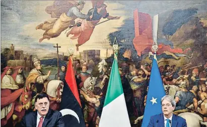  ?? ANDREAS SOLARO / AFP ?? Els primers ministres libi, Faiez al-Sarraj, i italià, Paolo Gentiloni, ahir al palau Chigi, a Roma
