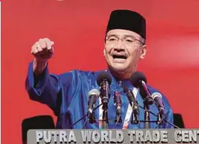  ?? PIC BY AIZUDDIN SAAD ?? Umno vice-president Datuk Seri Hishammudd­in Hussein, in his winding-up speech, says such motions have greatly affected the process of formulatin­g national policies.