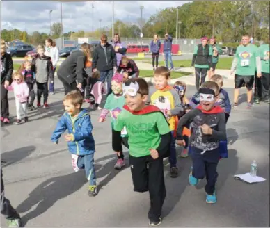  ?? CHARLES PRITCHARD - ONEIDA DAILY DISPATCH ?? Local children take off at the start of the Kid’s 5KWalk/Run for Jessica’s Heroes on Saturday, Oct. 20, 2018.