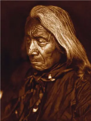  ??  ?? Edward S. Curtis (1868-1952), Red Cloud – Ogalala, 1905, photograph