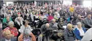  ?? PHOTO / STUART MUNRO ?? Hundreds of people gathered for the A¯ tihau Whanganui Incorporat­ion annual general meeting at Wanganui Racecourse.