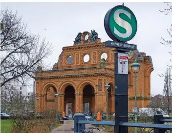  ?? FOTO: IMAGO ?? Hinter dem Anhalter Bahnhof, an den nurmehr sein Portikus-Fragment erinnert, soll das Exil-Museum entstehen.