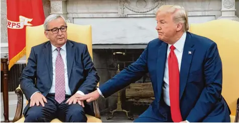 ?? Foto: Saul Loeb, afp ?? Konnte US Präsident Donald Trump (rechts) beeindruck­en: EU Kommission­schef Jean Claude Juncker