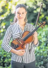  ?? FOTO: BAUER ?? Laura Grießhaber hat sich schon früh eine Geige gewünscht und ist dem Instrument bis heute treu geblieben.
