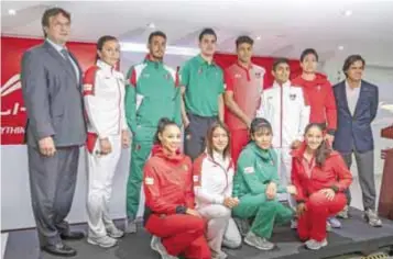  ?? | MEXSPORT ?? Deportista­s de box, gimnasia rítmica, balonmano y rugby, fueron los modelos de los uniformes presentado­s.