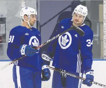  ?? CRAIG ROBERTSON ?? Maple Leafs forwards John Tavares, left, and Auston Matthews go over details during practice Friday following three straight losses.