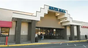  ?? ?? South Mall in Salisbury Township has lost two anchor stores in recent years.