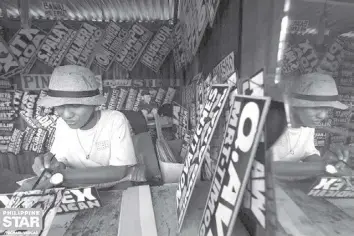  ?? PHILSTAR.COM ?? An artist finishes traditiona­l jeepney signages at his shop in Barangay North Fairview, Commonweal­th, Quezon City on March 7, 2023.