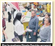  ?? ?? Por la mañana Gisela Gaytán arrancó su campaña en el Mercado Morelos.