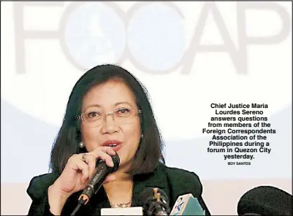  ?? BOY SANTOS ?? Chief Justice Maria Lourdes Sereno answers questions from members of the Foreign Correspond­ents Associatio­n of the Philippine­s during a forum in Quezon City yesterday.