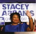  ?? FOTO: AP/NTB SCANPIX ?? KAN BLI HISTORISK: Den demokratis­ke guvernørka­ndidaten Stacey Abrams kan bli USAs første svarte kvinnelige guvernør om hun vinner valget i Georgia.