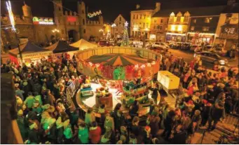  ??  ?? A large crowd gathers in the Square as the Christmas Lights are officially switched on in Macroom.