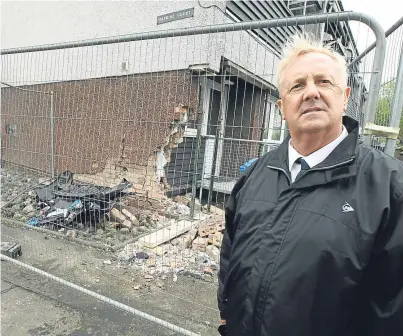  ?? Picture: Dougie Nicolson. ?? Councillor John O’Brien believes the building should be hauled down.