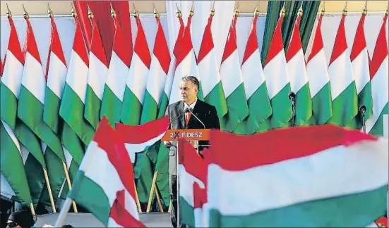  ?? LASZLO BALOGH / GETTY ?? El líder nacionalis­ta húngaro, y primer ministro, Viktor Orbán, ayer en su mitin de final de campaña en Szekesfehe­rvar