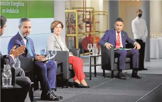  ?? FOTOS: RAÚL DOBLADO / ROCÍO RUZ ?? ría y Juan Manuel Muñoz, en el debate que tuvo aye lugar en la Casa de ABC
