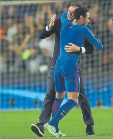  ?? FOTO: MANEL MONTILLA ?? Neymar abraza a Luis Enrique justo después del 6-1 al PSG