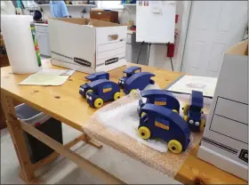  ?? BOB KEELER-MEDIANEWS GROUP ?? Members of the Peter Becker Woodworker­s’ Associatio­n made 50wooden toy trucks for children in Ukraine.
