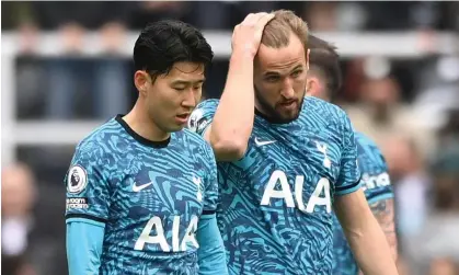  ?? ?? Son Heung-min and Harry Kane show their dejection after Spurs go four goals down at Newcastle in the 19th minute. Two more were to follow. Photograph: Stu Forster/Getty Images