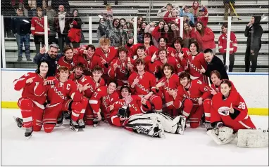  ?? AUSTIN HERTZOG — MEDIANEWS GROUP ?? The Owen J. Roberts boys ice hockey team poses together after winning the ICSHL Pioneer Division championsh­ip on Thursday.