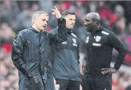  ?? FOTO: GYI ?? Mourinho, muy critico con su equipo No le gustó lo más mínimo que el United perdiera ante el colista West Brom y diera el título al City