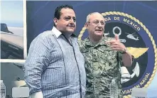  ??  ?? El secretario Vidal Francisco Soberón (der.) afirma que la Marina está comprometi­da para apoyar a garantizar comicios en paz.