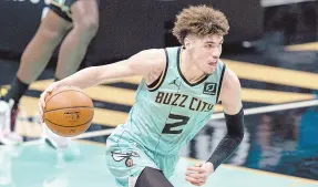  ??  ?? • El base de los Hornets de Charlotte, LaMelo Ball, fue nombrado el Novato del Año.