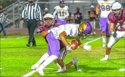  ?? PHOTO VINCENT OSUNA ?? Calexico High’s Andrew Rivera (left) tackles Southwest High’s Nate Smith Jr. during the team’s game on Friday in Calexico.