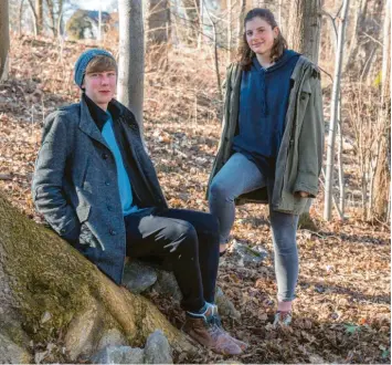  ?? Foto: Julian Leitenstor­fer ?? Jonathan Auer und Amelie Wegele gehören zum Organisati­onsteam der Landsberge­r Protestakt­ion von „Fridays for Future“. Die beiden Jugendlich­en besuchen die Freie Waldorfsch­ule.