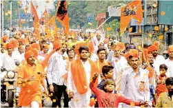  ?? — DEEPAK DESHPANDE ?? A rally wends its way through Koti, Hyderabad, to mark the birth anniversar­y of Chhatrapat­i Shivaji, on Friday.