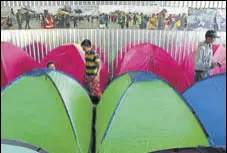  ?? REUTERS ?? Central American migrants at a shelter after arriving in Tijuana, Mexico, on Tuesday.