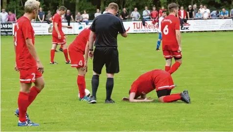  ?? Foto: Richly ?? Hängende Köpfe sahen die 775 Zuschauer bei den Spielern des SV Wörnitzste­in Berg nach der 1:2 Niederlage, die den Abstieg in die Kreisliga bedeutet.