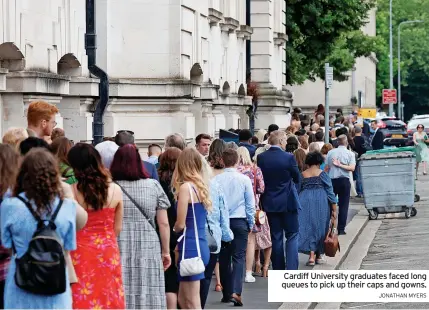  ?? JONATHAN MYERS ?? Cardiff University graduates faced long queues to pick up their caps and gowns.