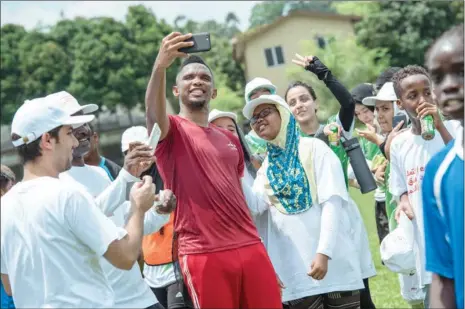  ??  ?? SC & Generation Amazing ambassador Samuel Eto’o during a visit to the School for Refugee Children in Malaysia.
