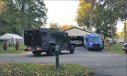  ?? PHOTO COURTESY OF MACOMB COUNTY SCANNER ?? Macomb County police scanner photos of Michigan State Police officials converging on a Shelby Township home along Cedargrove Road on Wednesday.