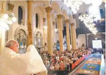  ?? GUSTAVO DE OLIVEIRA ?? Missa de Corpus Chisti, na Igreja de Sant’Ana, com tapetes de sal