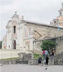  ?? LA VOZ ?? ALTA GRACIA. La capilla integrada al museo jesuítico, frente a la plaza principal.