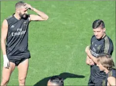  ??  ?? SIN CONEXIÓN. Benzema y Jovic tienen margen de mejora.