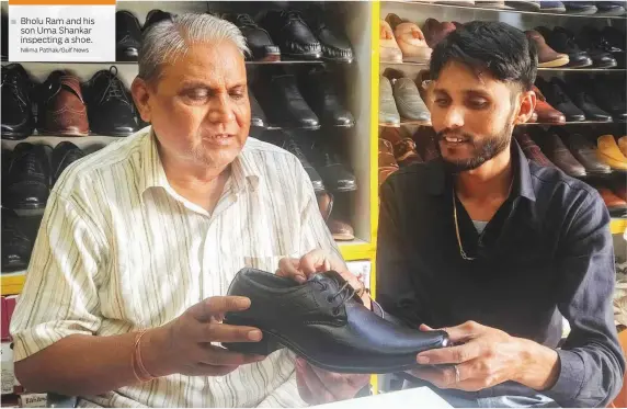  ?? Nilima Pathak/Gulf News ?? Bholu Ram and his son Uma Shankar inspecting a shoe.