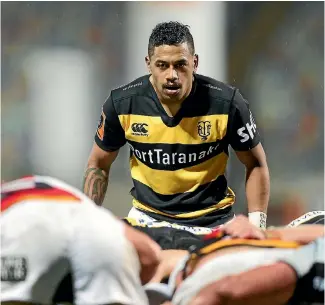  ?? HAGEN HOPKINS ?? Taranaki halfback Te Toiroa Tahurioran­gi will continue his combinatio­n with first five-eighth Stephen Perofeta.